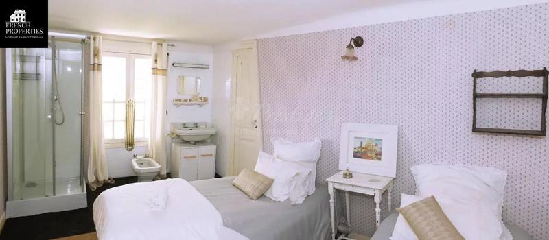 Maison - 300 m² - 11 pièces