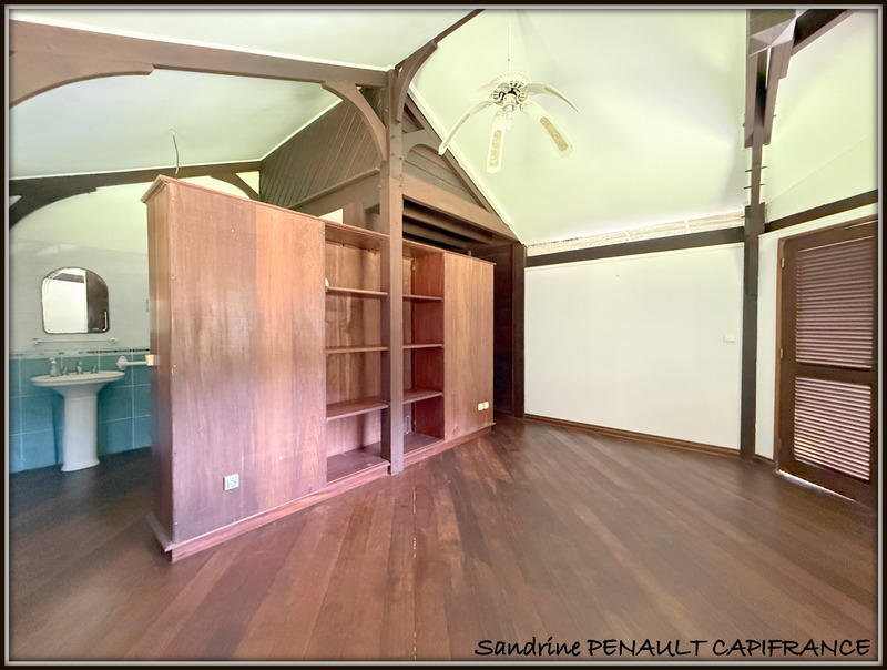 Maison de bois - 268 m² - 5 pièces