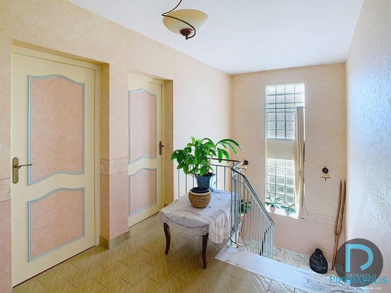 Maison - 202 m² - 6 pièces