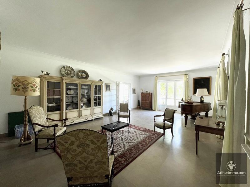 Maison - 318 m² - 11 pièces