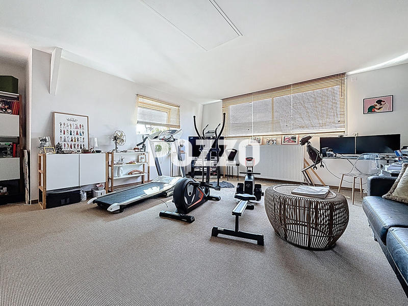 Maison - 220 m² - 8 pièces