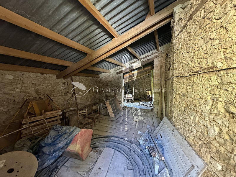 Propriété - 1 600 m² - 30 pièces