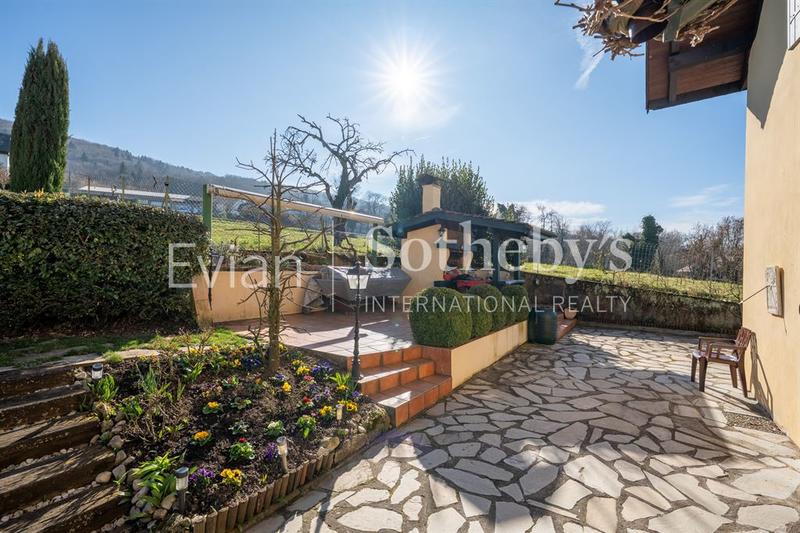 Maison - 300 m² - 11 pièces