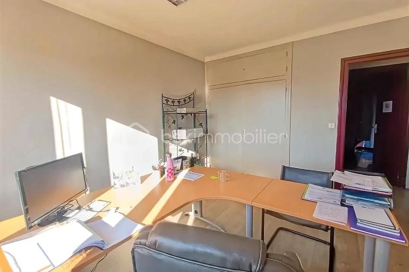 Maison - 230 m² - 8 pièces