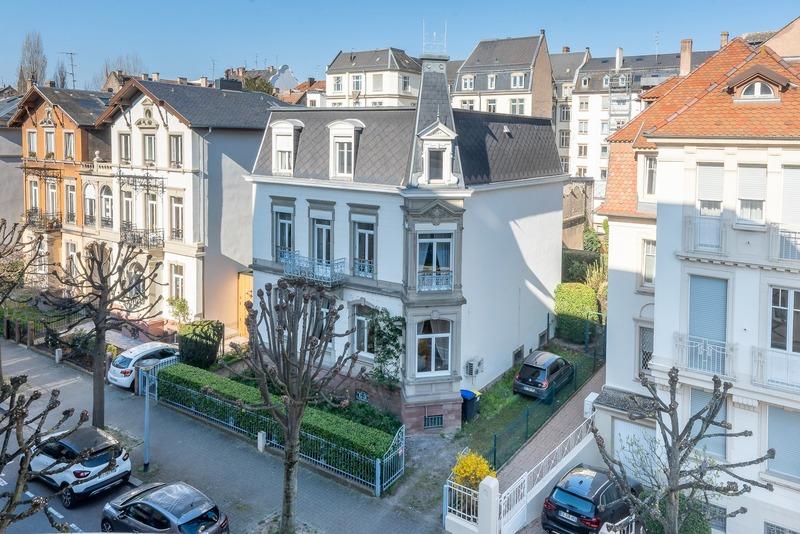 Maison - 357 m² - 9 pièces