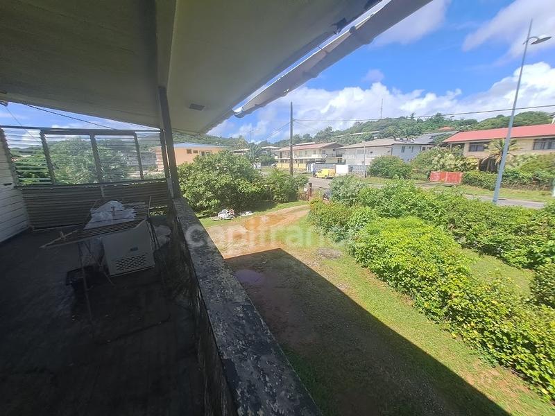 Maison - 338 m² - 8 pièces