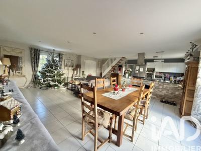 Maison - 157 m² - 7 pièces