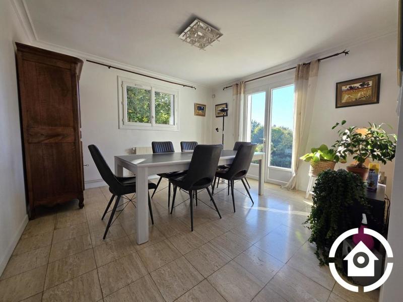 Maison - 212 m² - 8 pièces