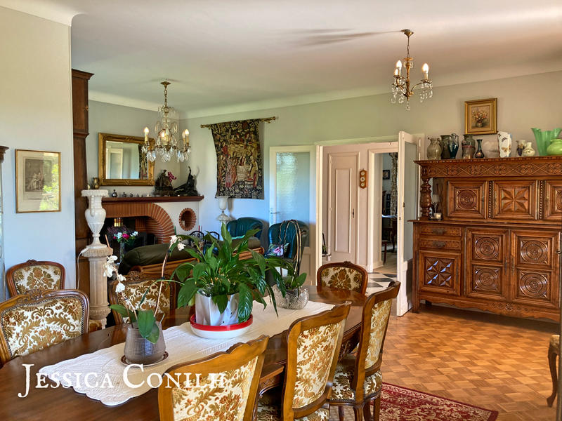 Maison - 245 m² - 11 pièces