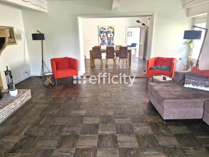 Maison - 374 m² - 9 pièces