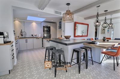 Villa - 260 m² - 7 pièces