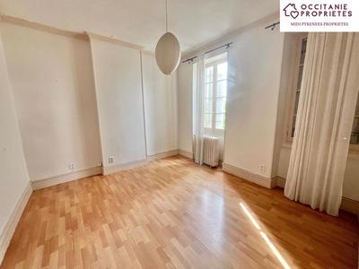 Maison - 300 m² - 15 pièces