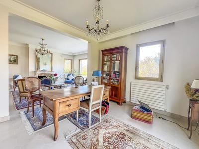 Demeure - 254 m² - 10 pièces