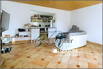 Maison - 250 m² - 11 pièces