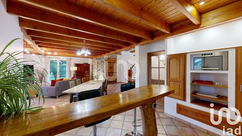 Maison - 213 m² - 6 pièces