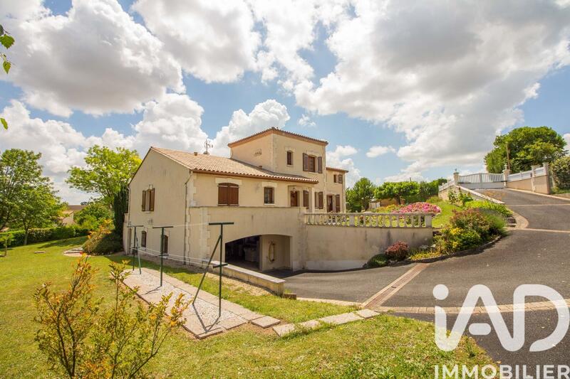 Maison - 275 m² - 6 pièces