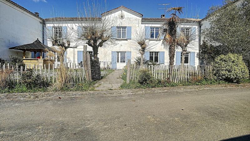 Maison - 232 m² - 6 pièces