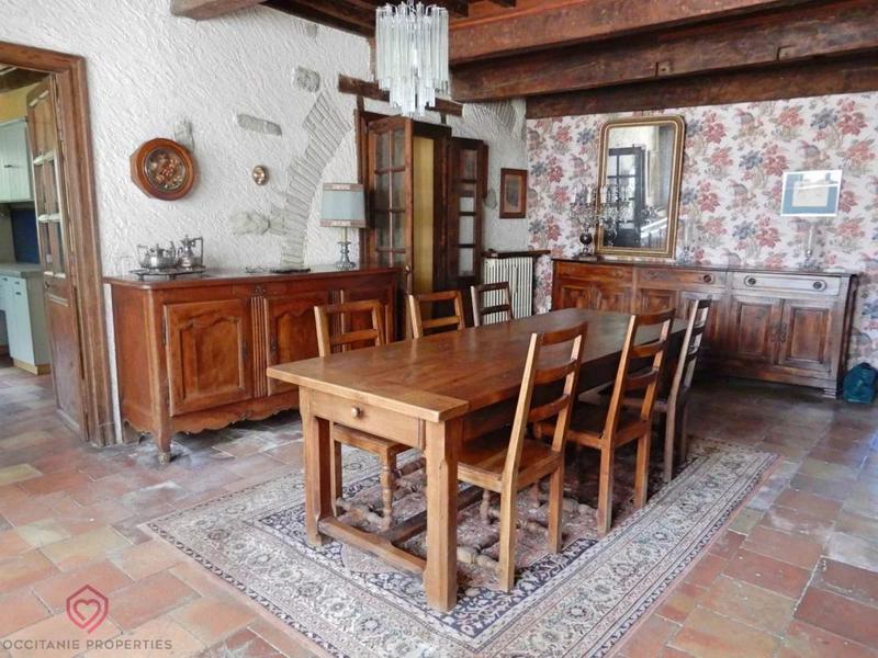 Demeure - 303 m² - 10 pièces