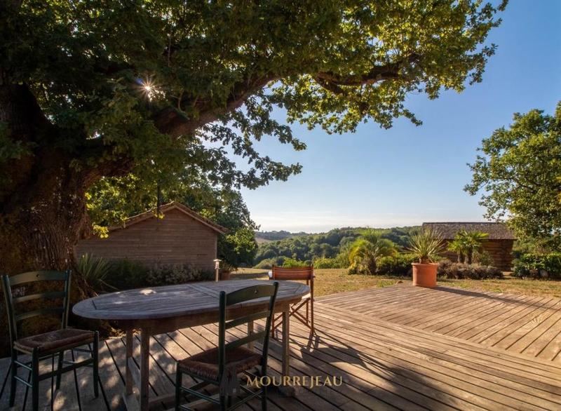 Propriété - 260 m² - 11 pièces