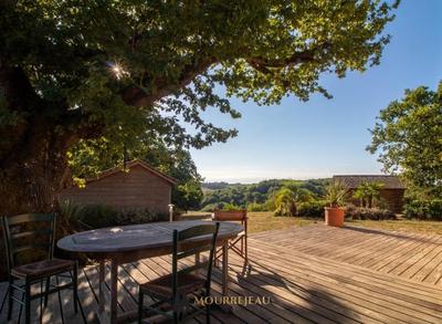 Propriété - 260 m² - 11 pièces