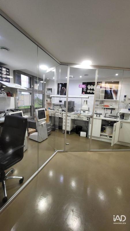 Local commercial - 875 m²