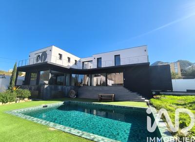 Maison de maîtres - 270 m² - 7 pièces