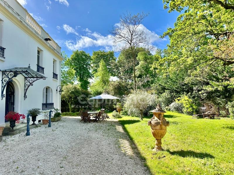 Propriété - 380 m² - 15 pièces
