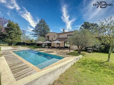 Propriété - 400 m² - 14 pièces