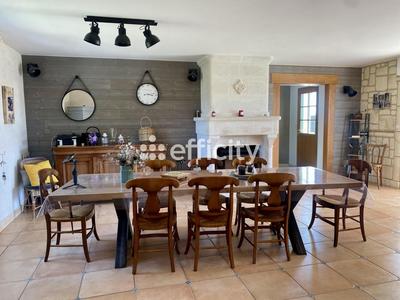 Maison - 210 m² - 10 pièces