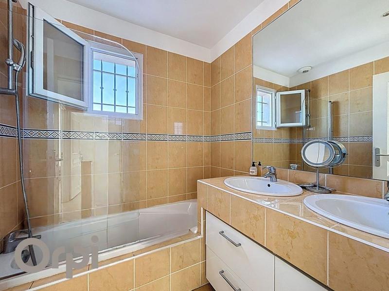 Maison - 96 m² - 5 pièces