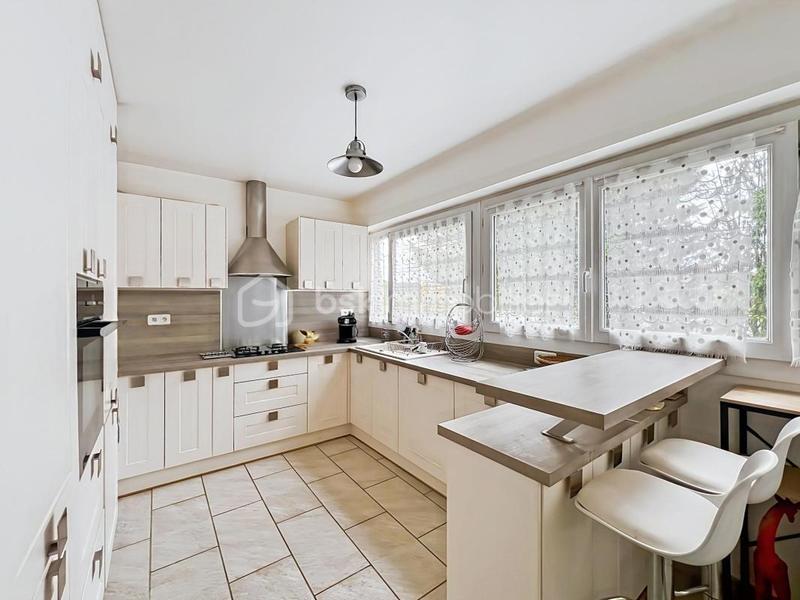 Appartement - 80 m² - 4 pièces