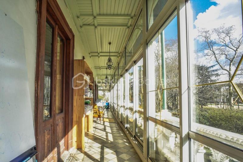 Maison - 214 m² - 8 pièces