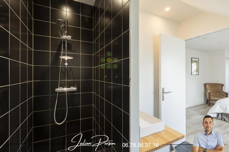 Maison - 249 m² - 11 pièces