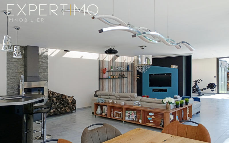 Maison - 234 m² - 6 pièces