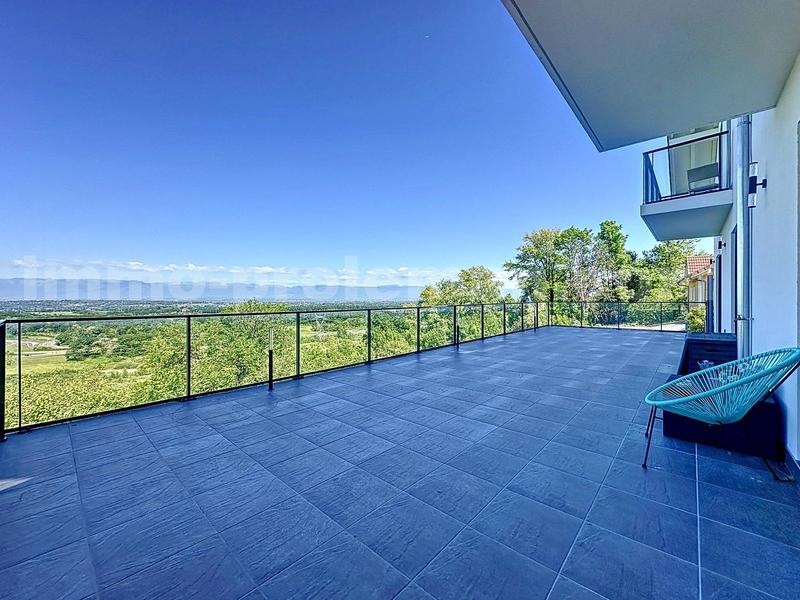 Maison - 280 m² - 8 pièces