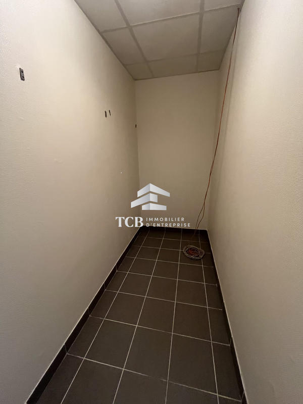 Local d'activités - 334 m²