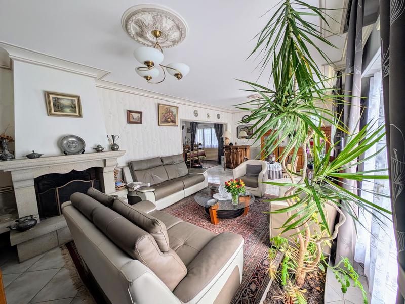 Propriété - 238 m² - 8 pièces