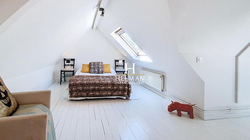 Maison - 221 m² - 10 pièces