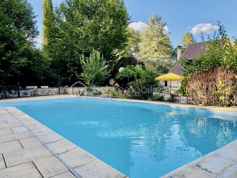 Demeure - 192 m² - 9 pièces