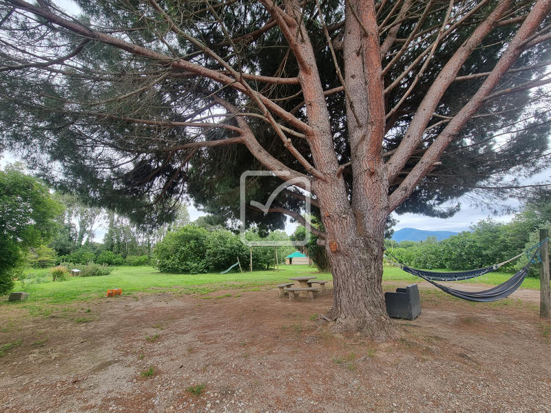 Propriété - 215 m² - 9 pièces