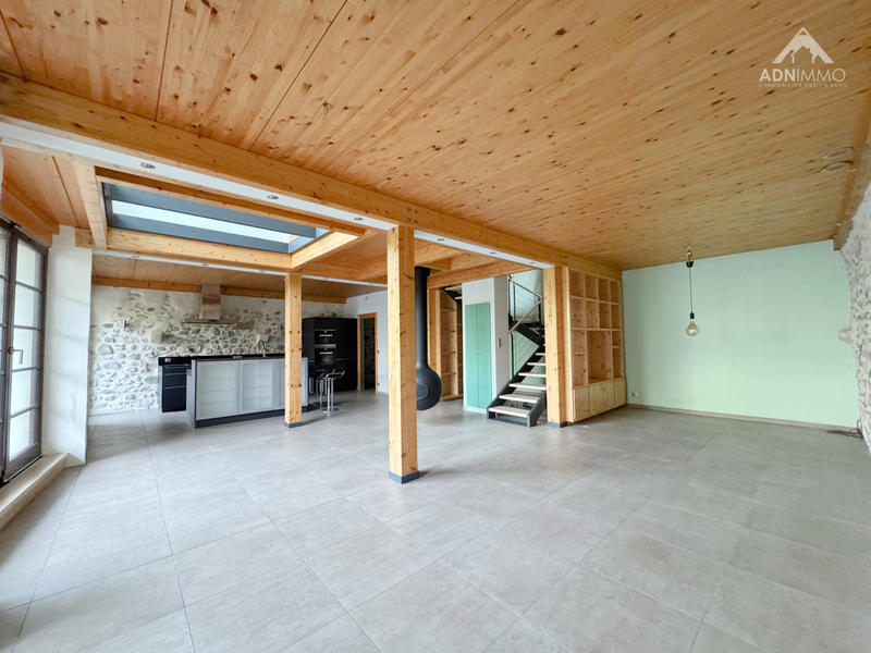 Maison - 225 m² - 7 pièces
