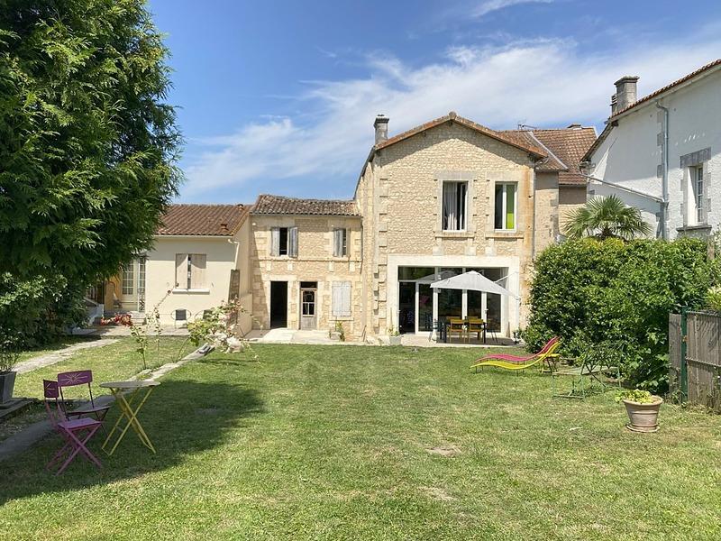 Maison bourgeoise - 305 m² - 10 pièces
