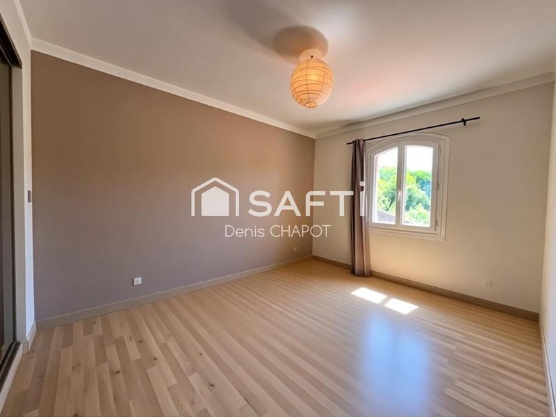 Maison - 182 m² - 7 pièces