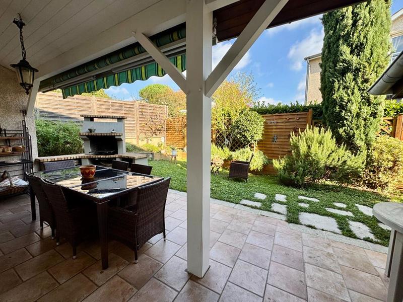 Maison - 182 m² - 8 pièces