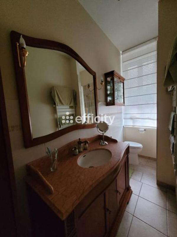 Immeuble - 208 m² - 9 pièces