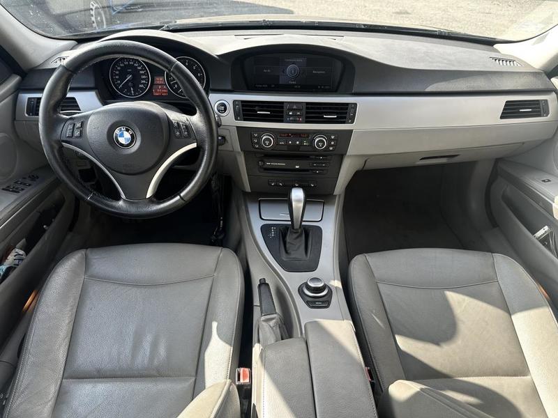 Bmw Série 3 (E90) 325xi 3.0 i 24v 4wd 218 cv Boîte auto Confort