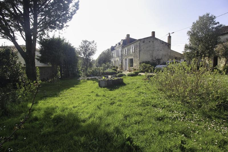 Maison - 291 m² - 15 pièces