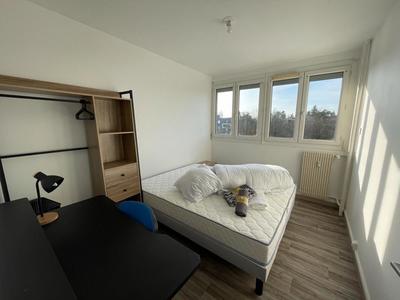 Appartement - 80 m² - 5 pièces