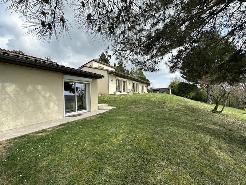 Maison - 227 m² - 7 pièces