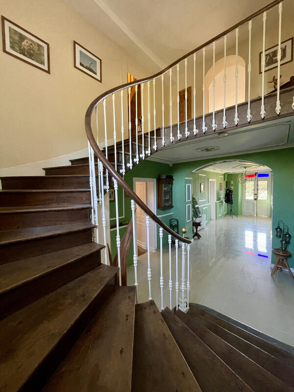 Maison - 262 m² - 6 pièces